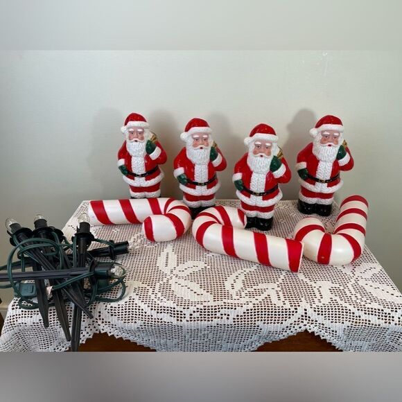 Set of 7 || Vintage DYNAGOOD lighted garden stakes Santa Clauses & Candy Canes - Picture 4 of 10